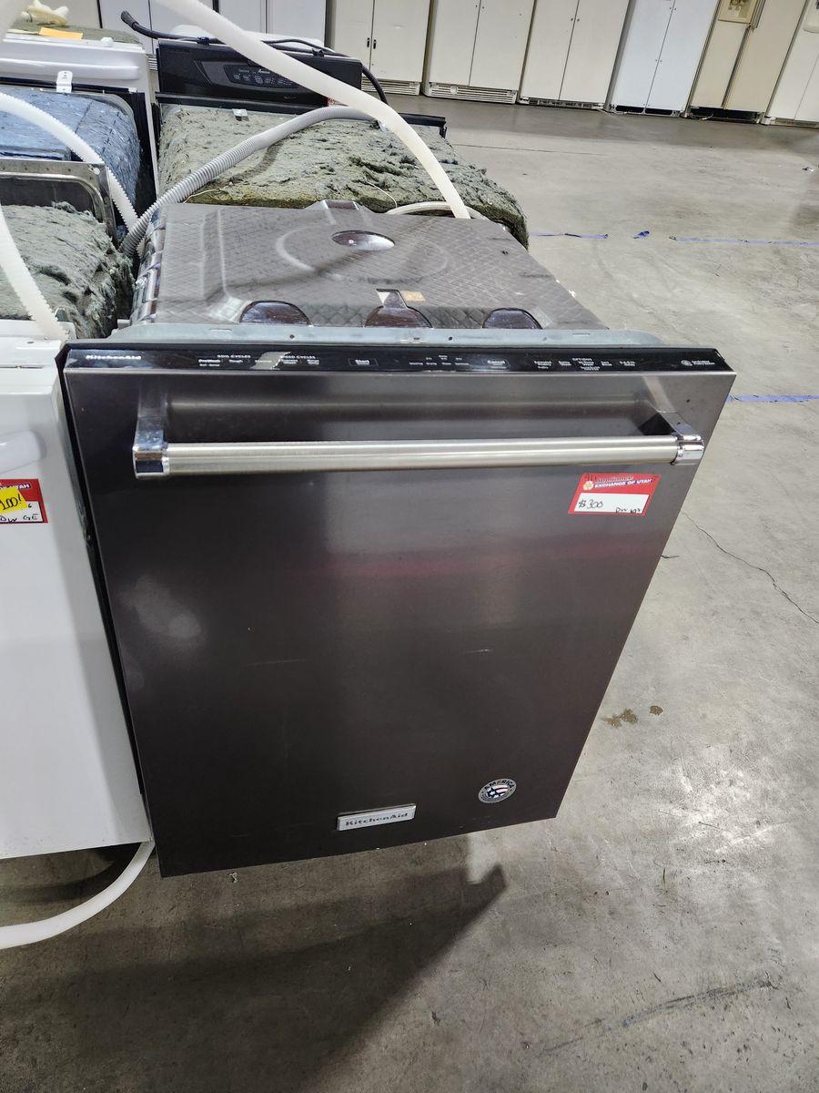 KitchenAid Built-In Dishwasher in Black Stainless Steel