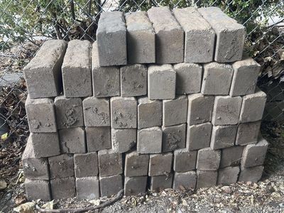 Gray Concrete Retaining Wall Blocks & Edging Blocks