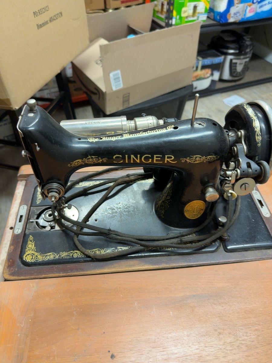 Vintage Singer Sewing Machine AC211478 - Antique Black & Gold Treadle Ready