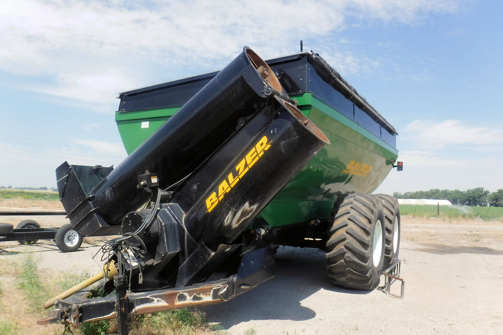 Balzer 1250 Tandem Axle Grian Cart