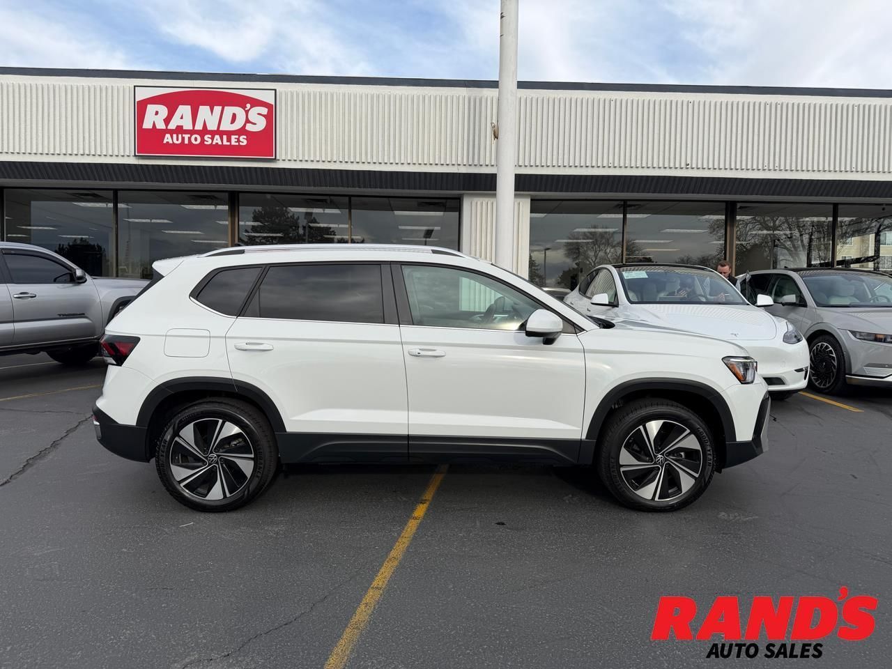 2025 Volkswagen Taos SE 4Motion