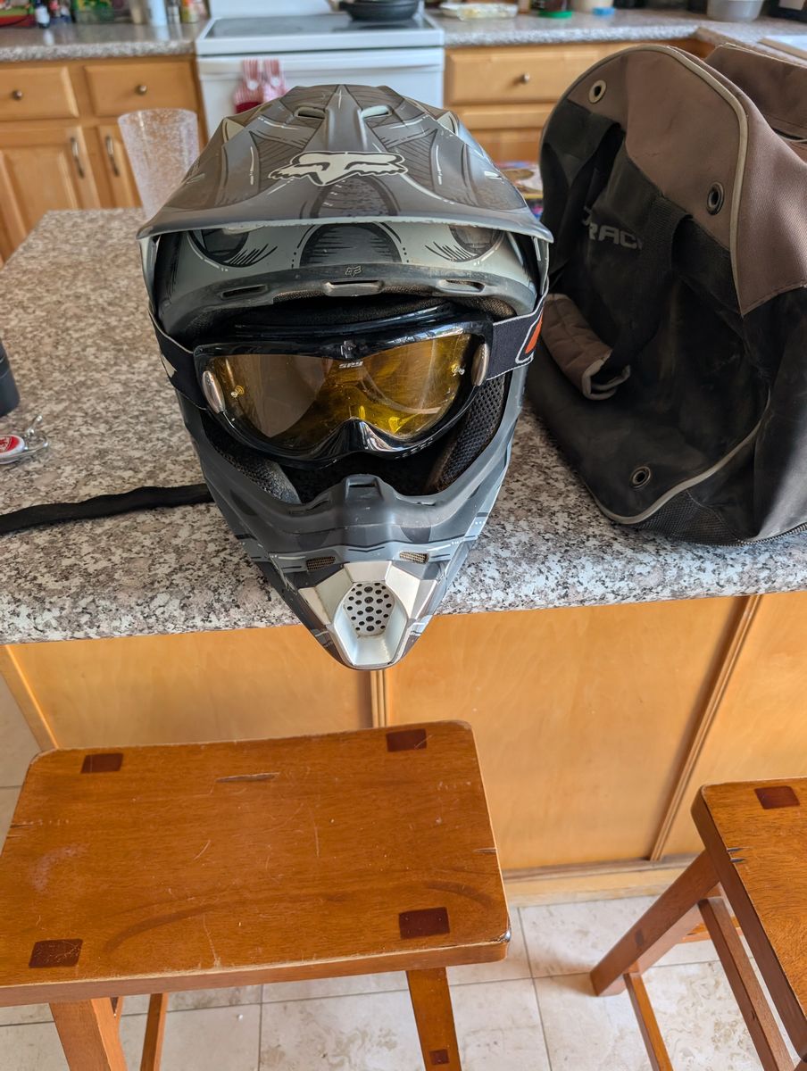 Fox V3 Motocross Helmet with Fox Helmet Bag, Spy Goggles & Leatt Neck Brace 300 obo