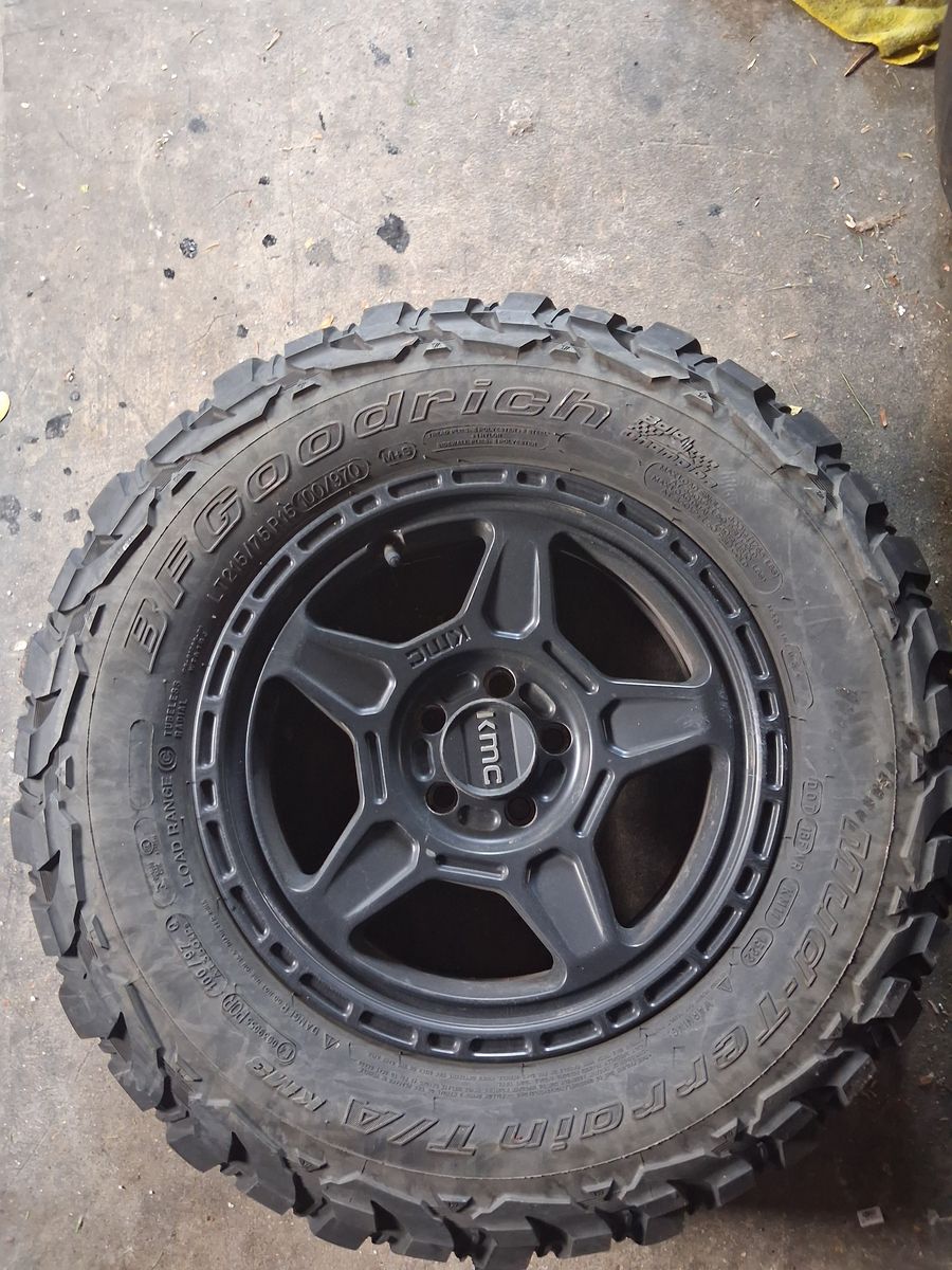 215/75R15 BFG