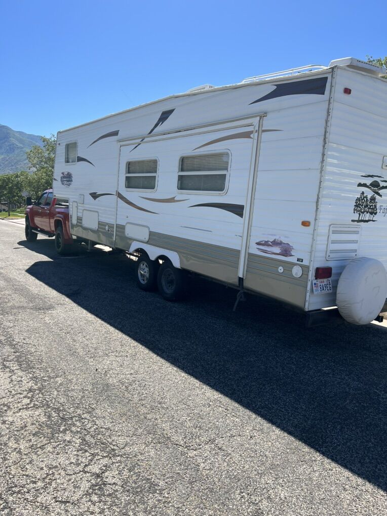 2005 Fifth Wheel 33ft