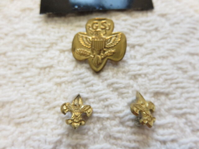 SET OF 1960'S GIRL SCOUT PINS AND EARRINGS