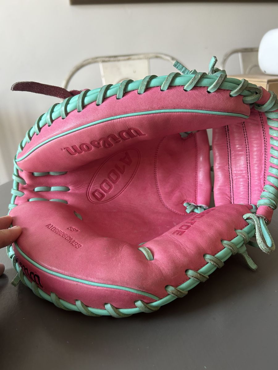 2026 Wilson a1000 catchers mitt 33”