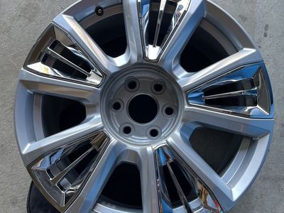 OEM Chevy High Country 22" Wheel (Single) – Excellent Condition