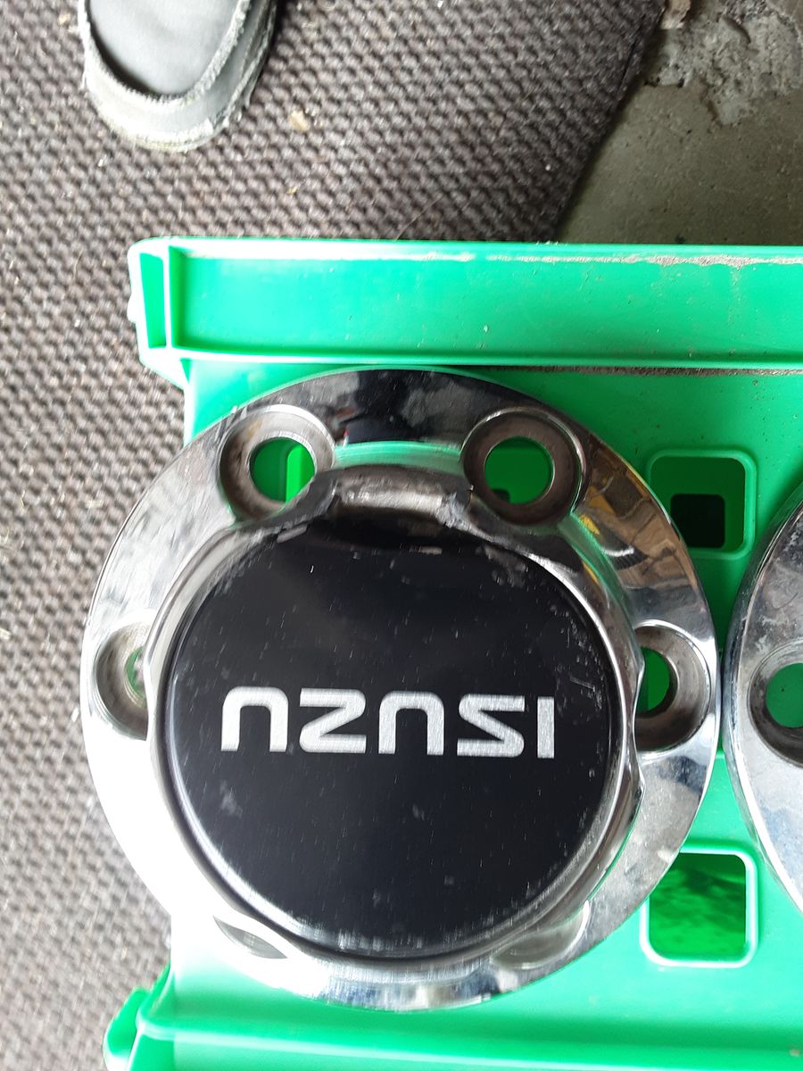 Isuzu hub caps