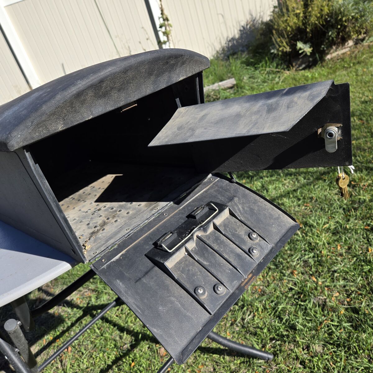 Architectural Mailbox, Large, Locking, Post Mount Compatibility Code C