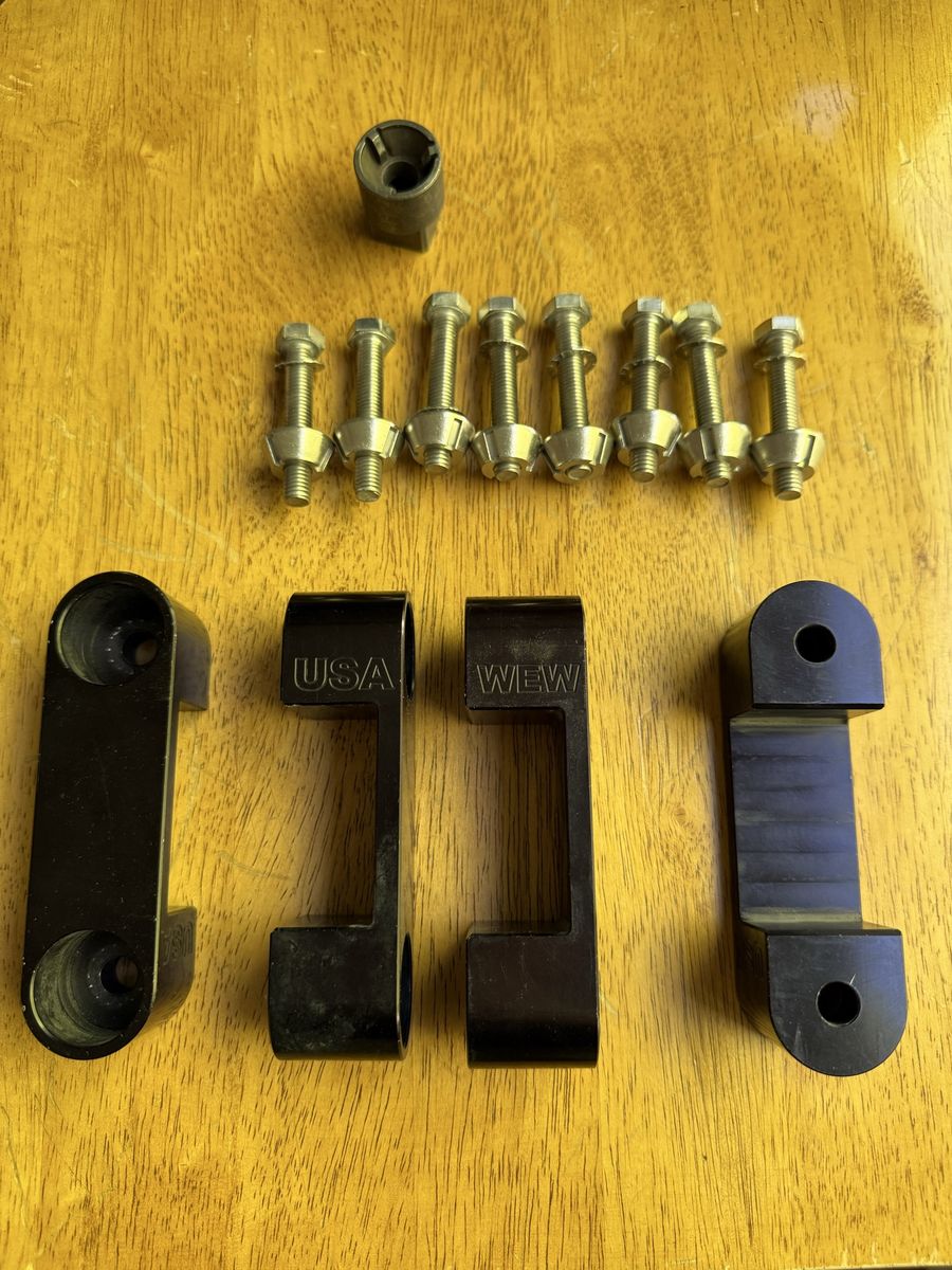 Wheel Every Weekend rooftop tent security mounts and hardware for prinsu rack
