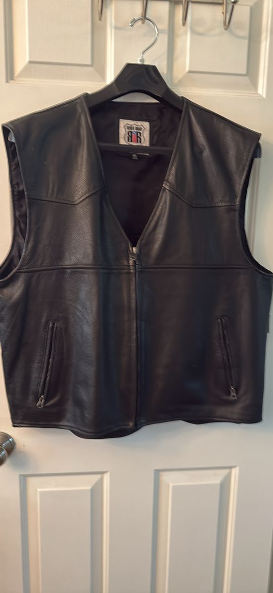River Road Black Leather Motorcycle Vest Size 52 with Adjustable Side Buckles (2XL)