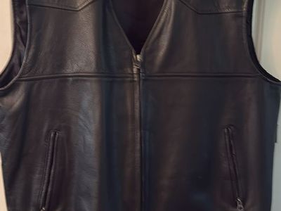 River Road Black Leather Motorcycle Vest Size 52 with Adjustable Side Buckles (2XL)