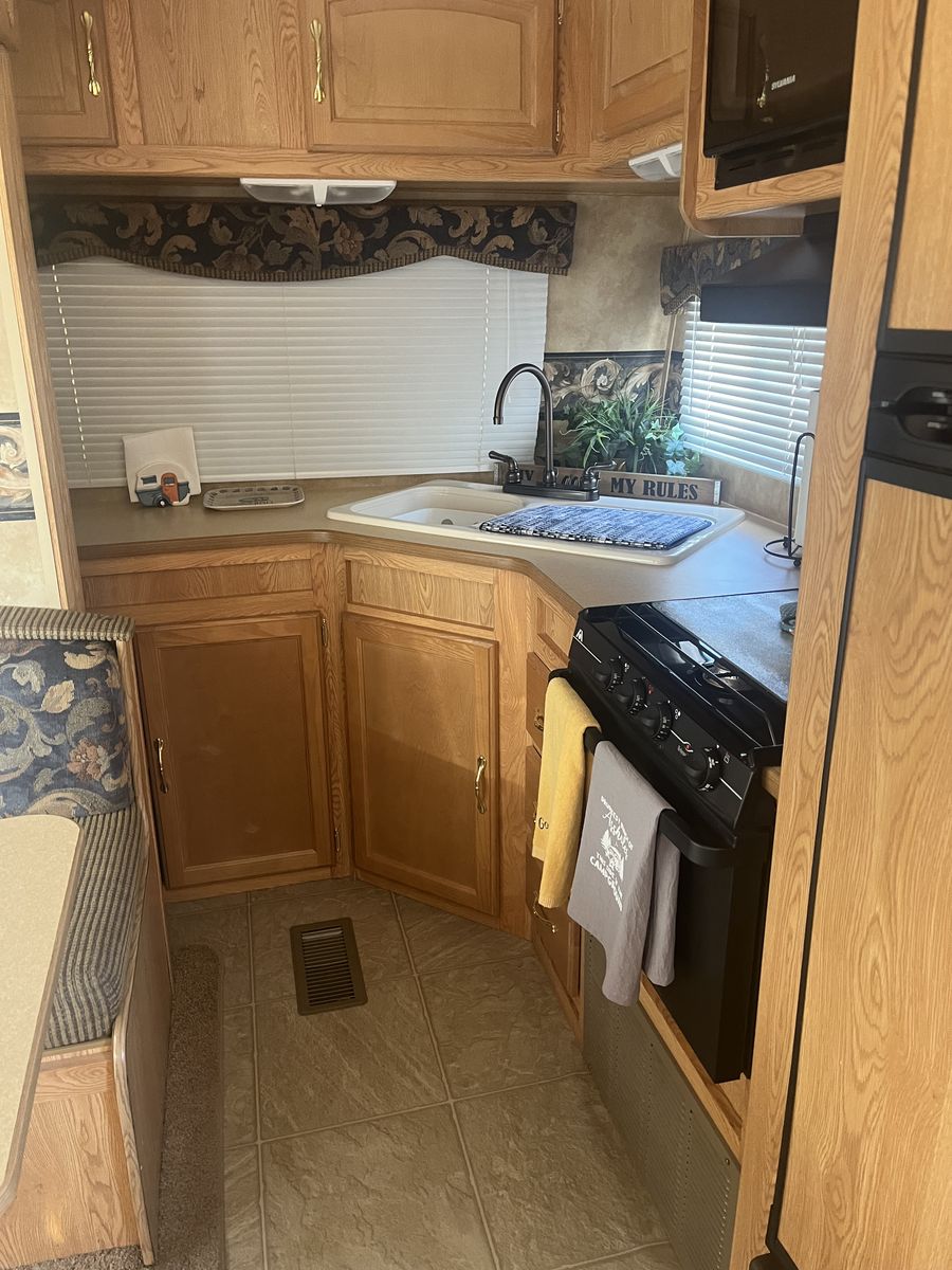 2006 Keystone Hornet Travel Trailer 30FKS