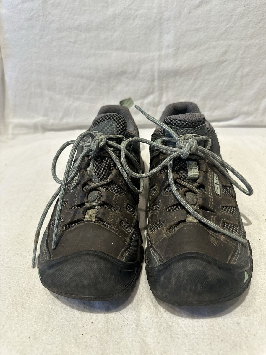 Keen Women Size 7 Gray/Blue Trim, Hiking Shoes