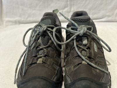Keen Women Size 7 Gray/Blue Trim, Hiking Shoes