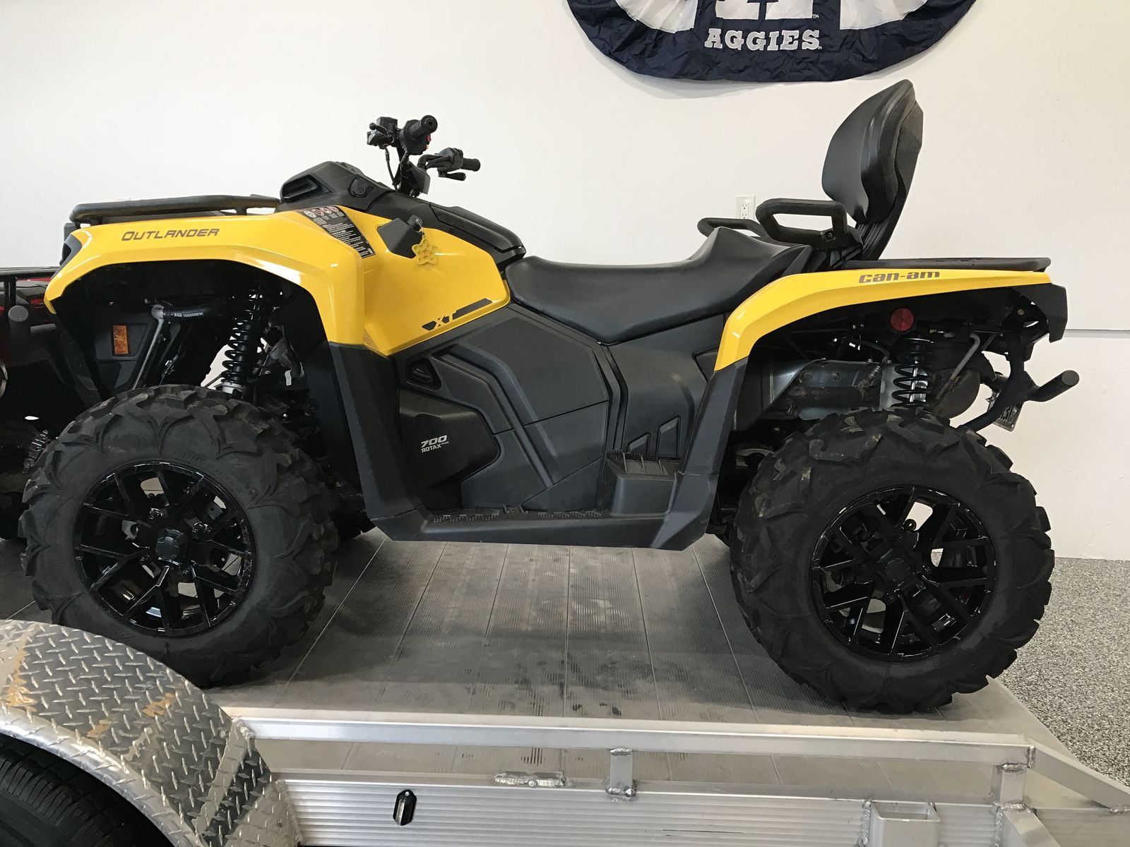 2023 Can-Am Outlander Max XT700, 40 hours, 2 seats.