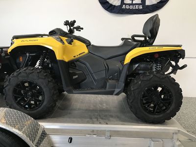 2023 Can-Am Outlander Max XT700, 40 hours, 2 seats.