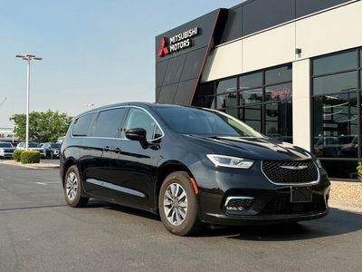 2024 Chrysler Pacifica Plug-In Hybrid Select