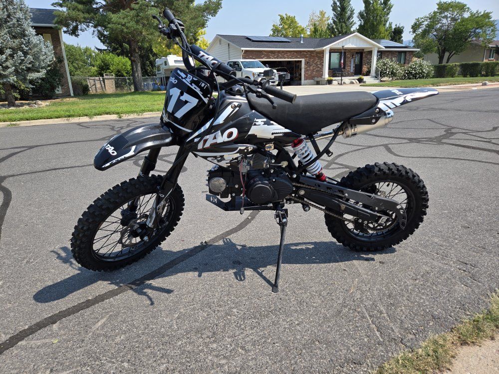 Tao Tao Black & White Off-Road Pit Bike / Dirt Bike
