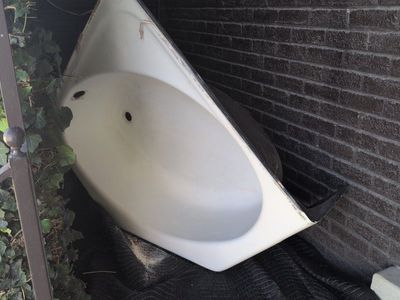 cast iron corner tub