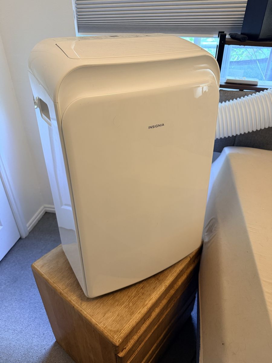Insignia Portable Air Conditioner White - almost new