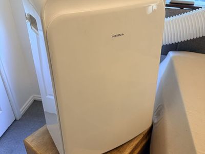 Insignia Portable Air Conditioner White - almost new