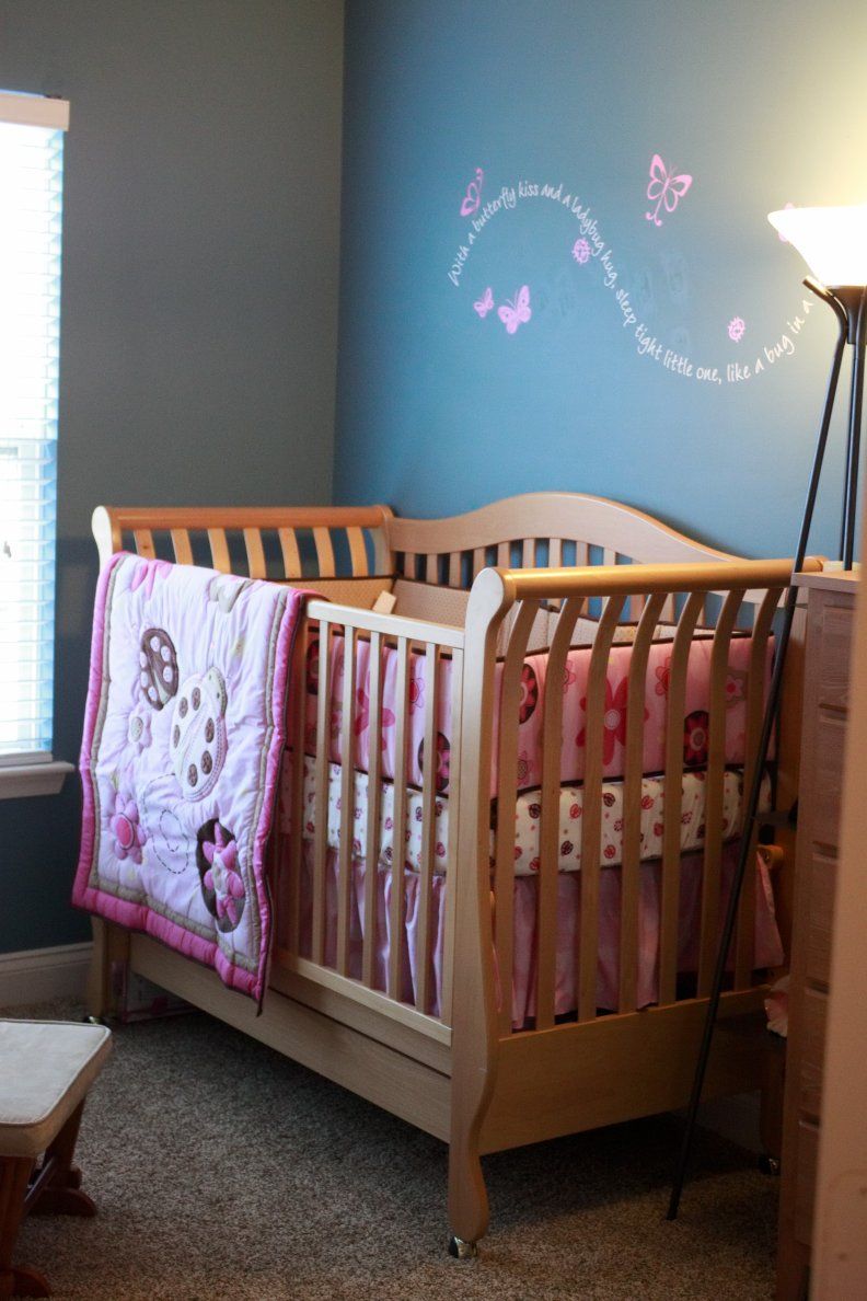 Beautiful Pali Crib, Changing Table and Mirror