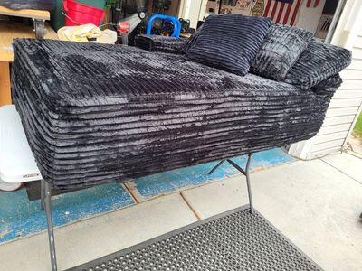 Boneless Oversized Plush Fabric Chase Lounge w/Pillows** Black
