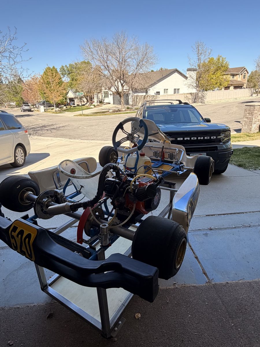 EOS Racing Kart - 4 Cylce, Briggs & Stratton LO206
