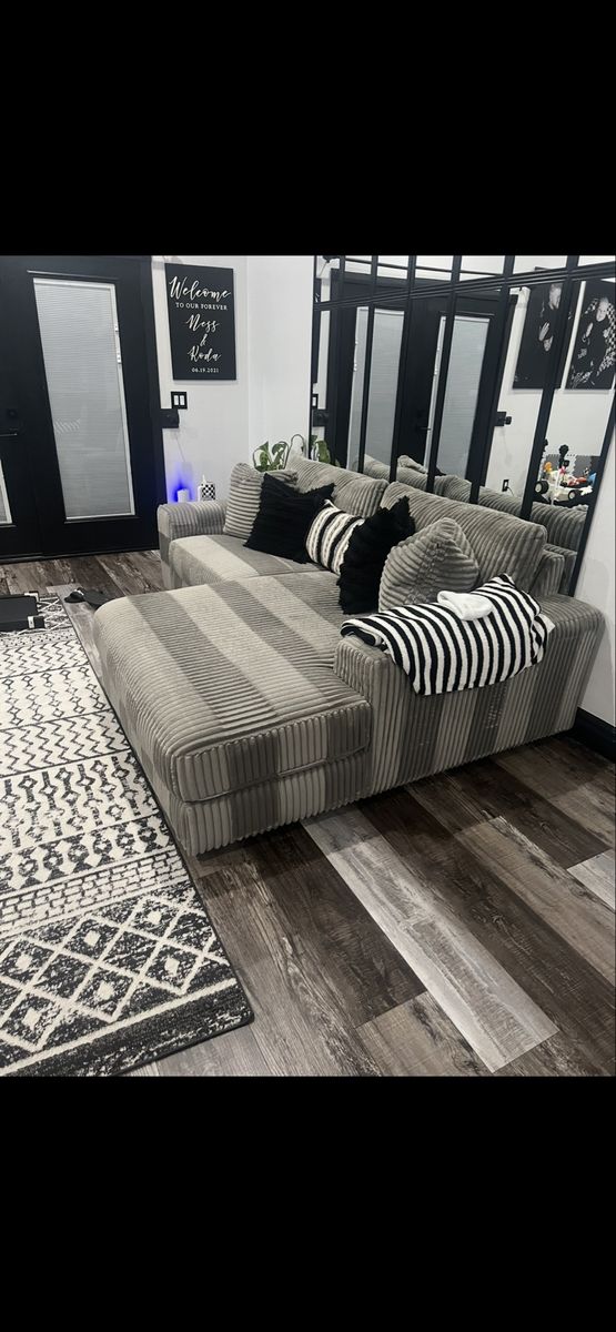 Lindyn fog two piece couch