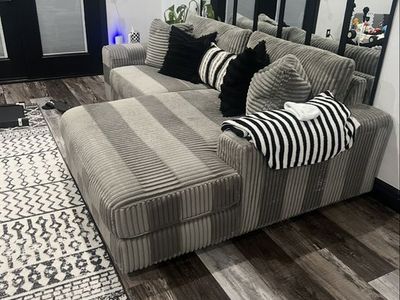 Lindyn fog two piece couch