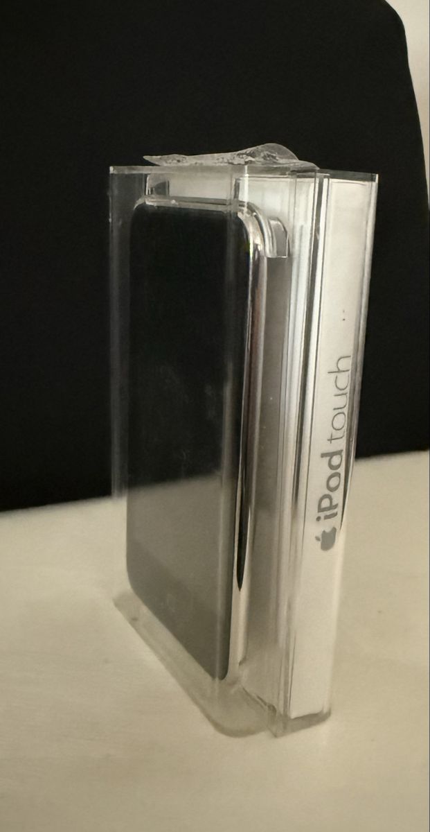 Vintage Apple iPod Touch 2nd Gen A1288 8GB Model MB528LL - Excellent Condition, fully functional, In factory condition