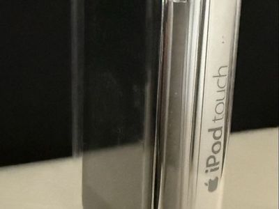 Vintage Apple iPod Touch 2nd Gen A1288 8GB Model MB528LL - Excellent Condition, fully functional, In factory condition