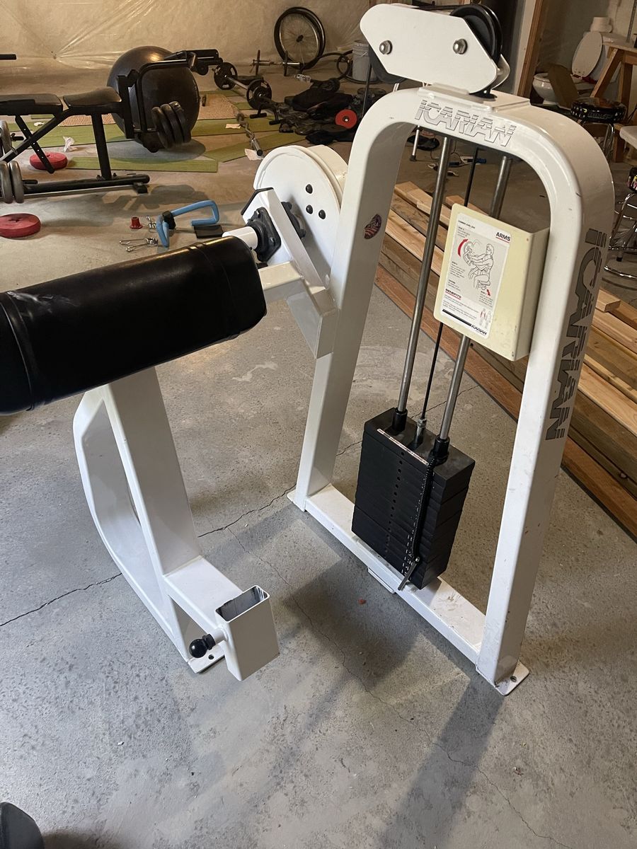 Arms exercise machine