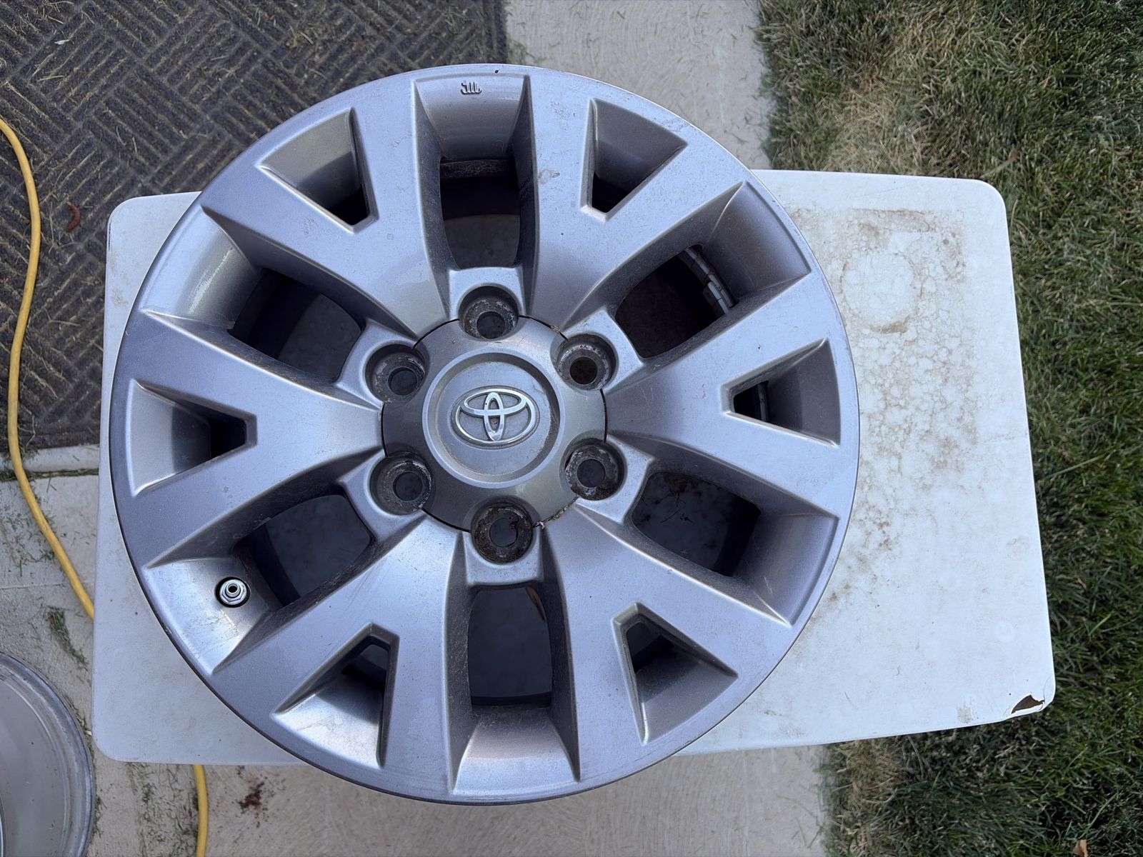 Toyota Tacoma 16" Silver Alloy Wheel Rims - 6 Lug OEM