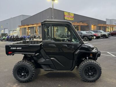 2026 Can-Am® Defender XT CAB HD11 With 10.25 in.display