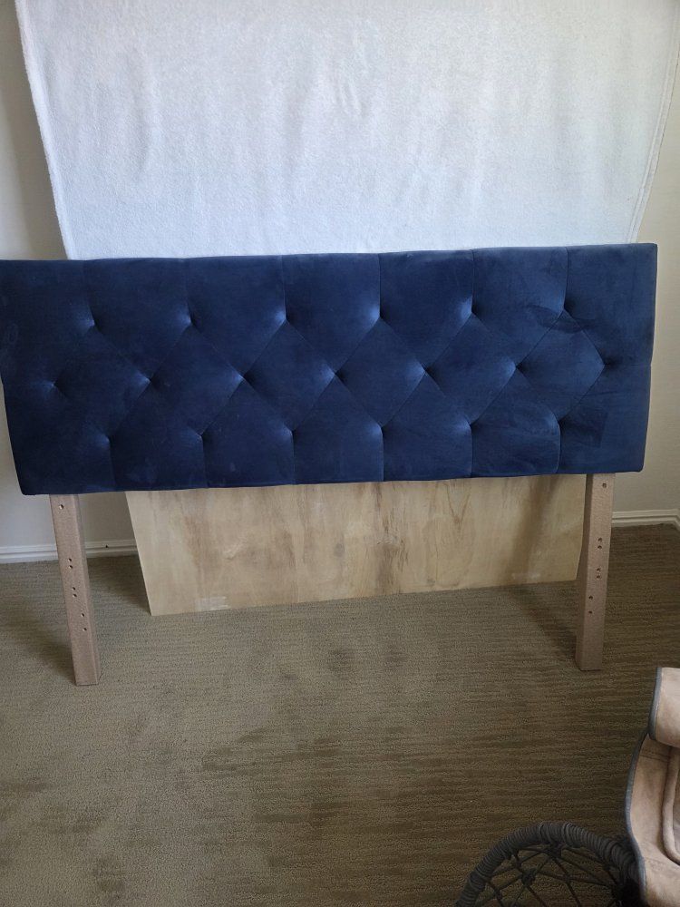 Tufted Velvet Navy full Headboard - Adjustable Height (Good Condition)