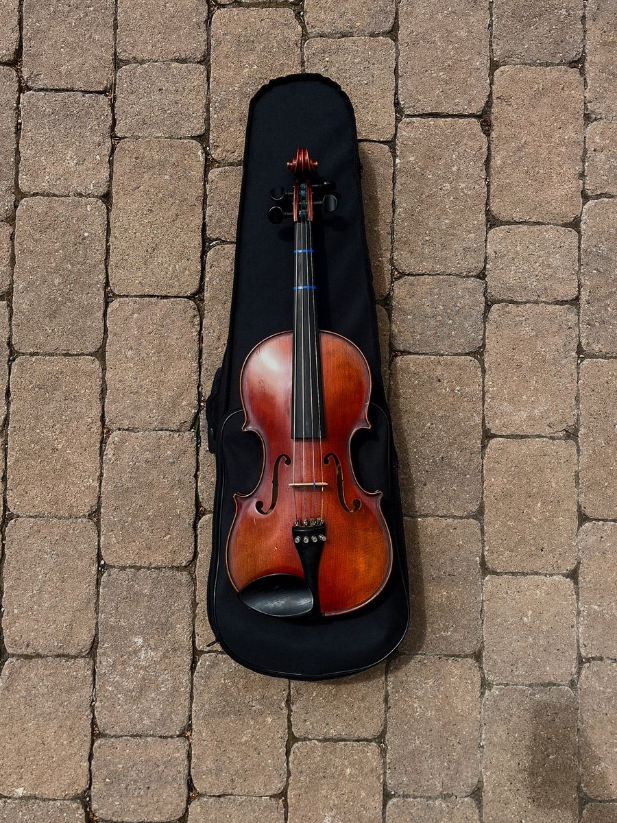 4/4 Hans Kroger-Bavarian Model No. 780 F Violin with Case, Bow, Shoulder Rest & Rosin