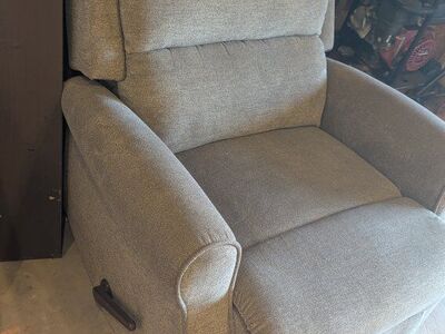 NICE RV CHAIR RECLINER
