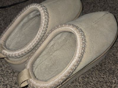Cozy Beige Suede Lined Slippers - Women's Size 7 (New)