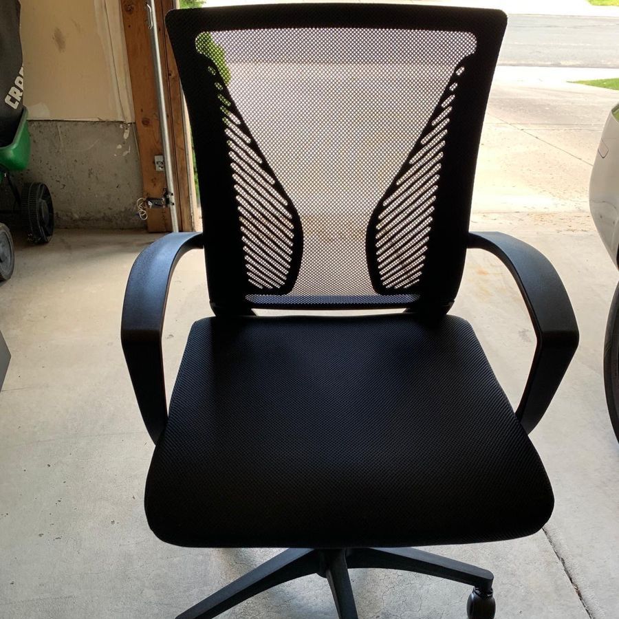 Black Mesh Back Office Chair - Ergonomic Design with Lumbar Support and Casters