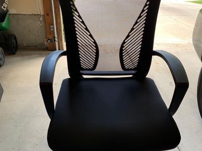 Black Mesh Back Office Chair - Ergonomic Design with Lumbar Support and Casters