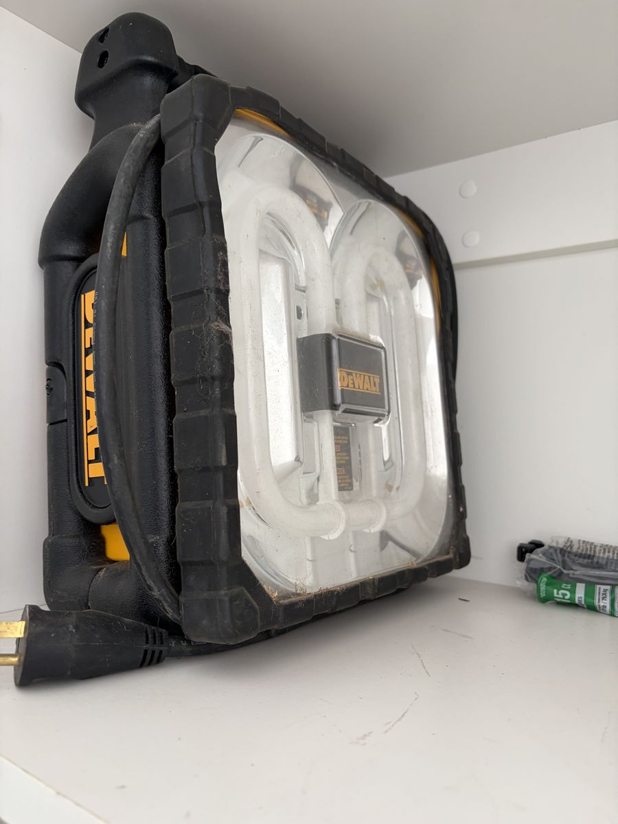 DEWALT Heavy-Duty Work Light