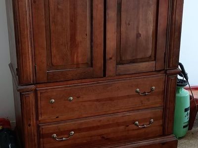 TV Hutch