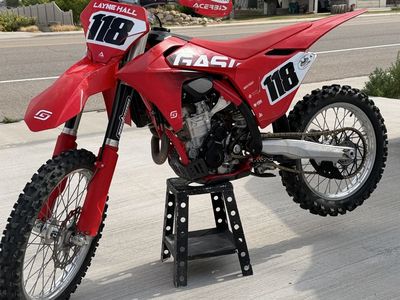 2024 GasGas MC350F Dirt Bike - 43.7 hrs, K-Tech Spring Conversion, Fasst Flex Bars