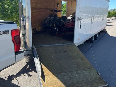 8.5x28 TRAILER + 4 SNOWMOBILES