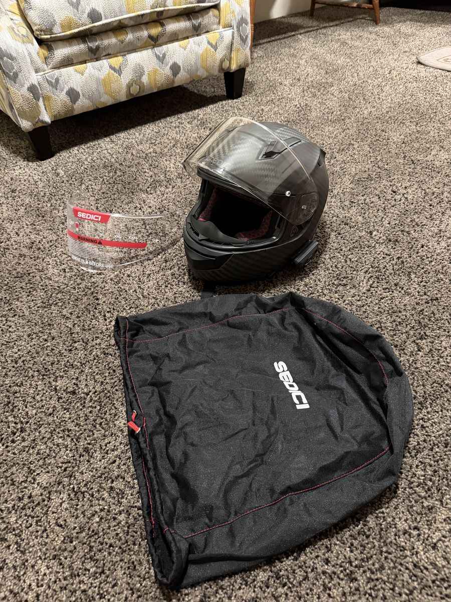 Sedici Strada II Carbon Helmet with Cardo Communicator and Bag