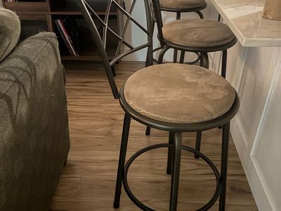 Cute Swivel Bar Stools!