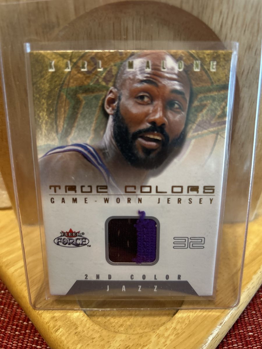 01-02 Fleer Karl Malone Fleer Force True Colors Game-Worn Jersey NBA Trading Card #32 Jazz - 2nd Color Black & Purple 89/200 COA