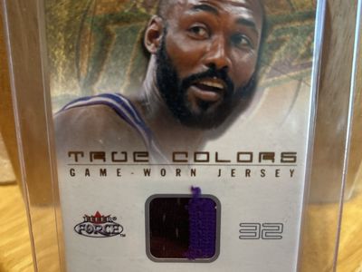 01-02 Fleer Karl Malone Fleer Force True Colors Game-Worn Jersey NBA Trading Card #32 Jazz - 2nd Color Black & Purple 89/200 COA